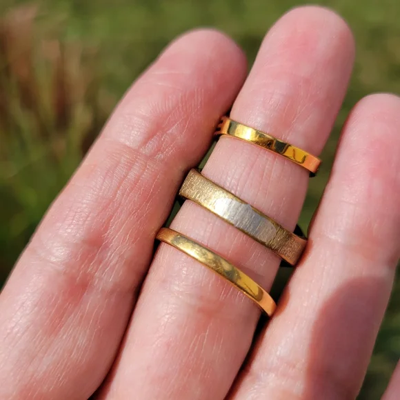 3 Costume Jewelry Rings & Faux Crystal Ring Holder Dish ~ Faux Diamonds! - Picture 6 of 16